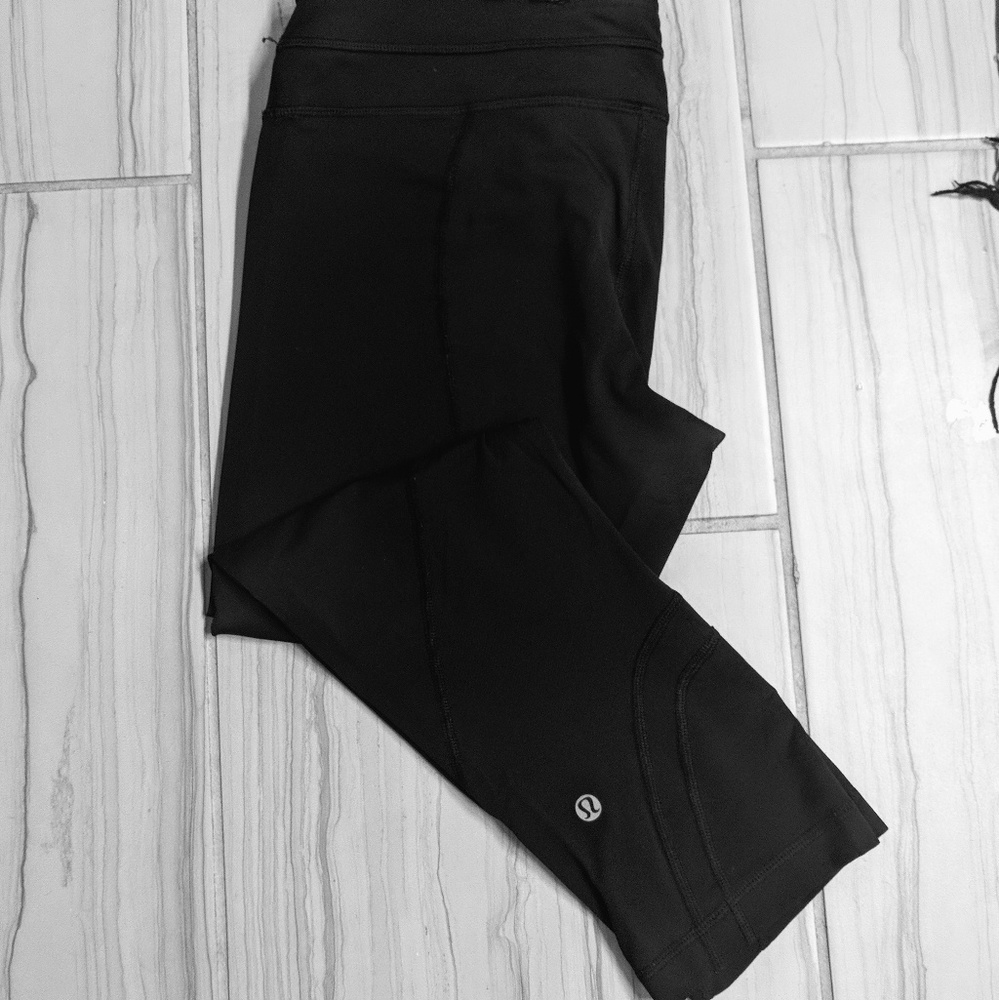 Lululemon crop inspire tights. Zip pocket on back